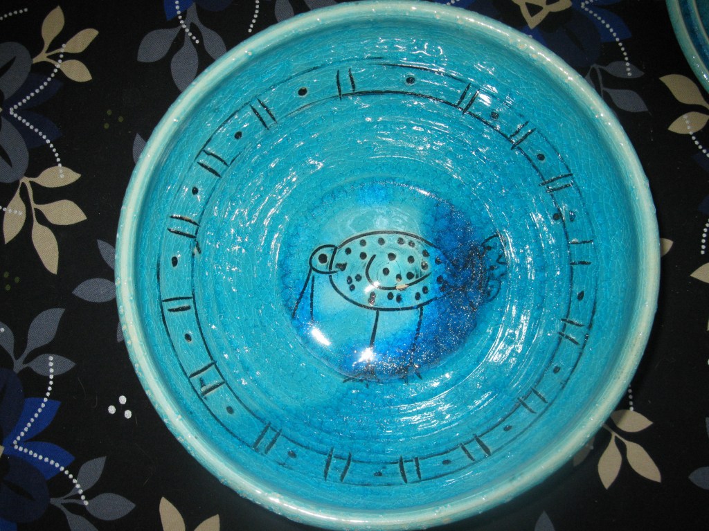 Eisvogel im türksblauen&nbsp;Wasser