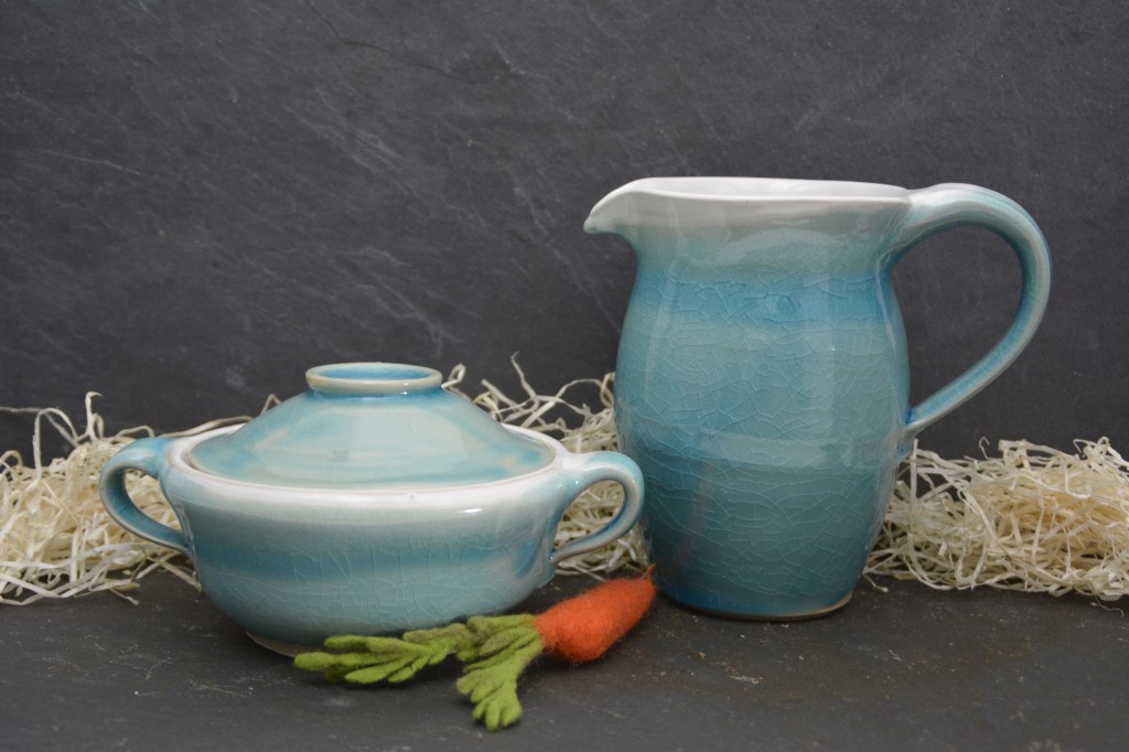 Dienstmagd mit Milchkrug